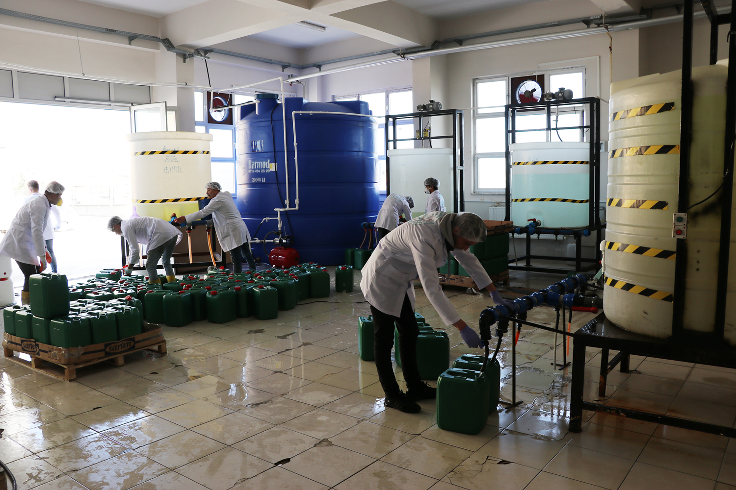 Meslek lisesi fabrika gibi �al���yor: Y�l sonu hedefi 7 milyon lira ciro