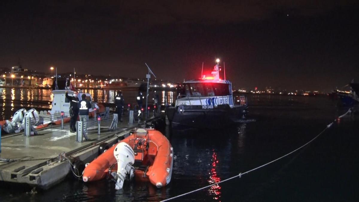 Samatya Sahili aklarnda balk teknesi alabora oldu: 2 kii hayatn kaybetti 