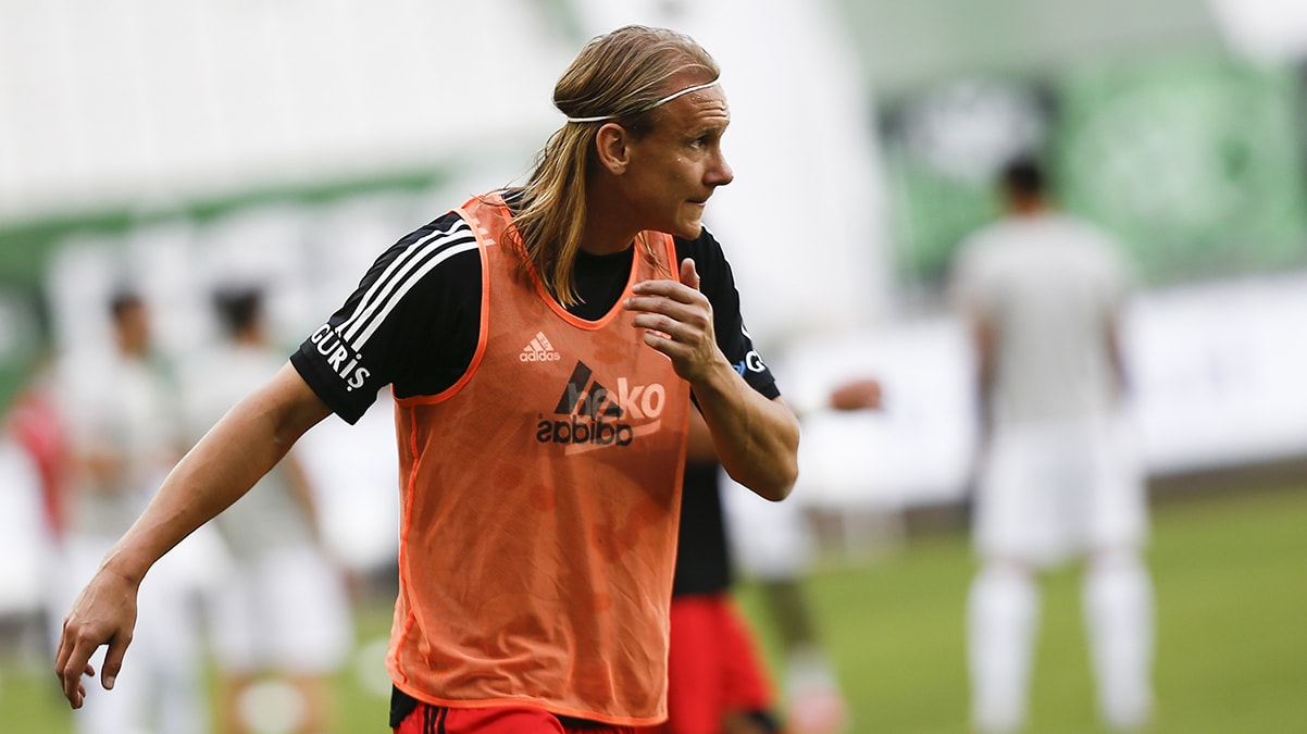 Vida Be�ikta�'tan ayr�l�yor