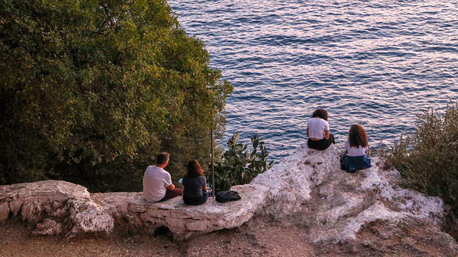 Antalya'da falezlerden den kii ar yaraland