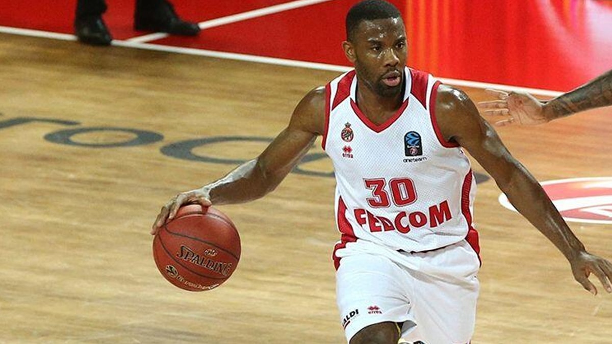 Fransa Basketbol Ligi'nde b�y�k skandal! Koronavir�sl� oyuncu ma�a ��kt�