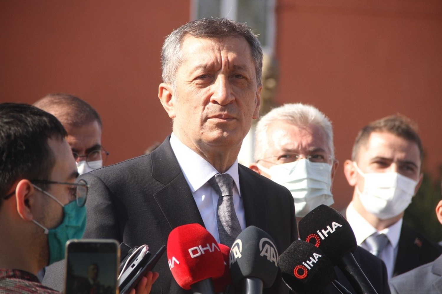 Milli E�itim Bakan� Sel�uk: Tabletlerin da��t�m�na bu haftadan itibaren ba�l�yoruz