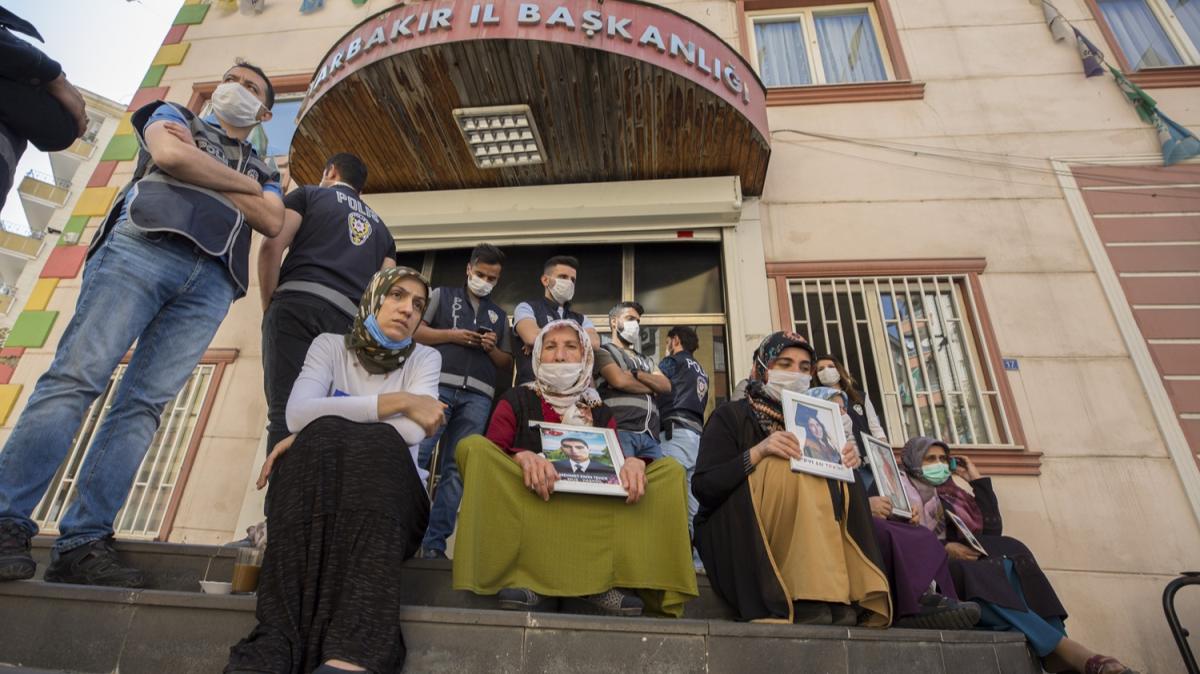 Diyarbakr anneleri bir ailenin daha evladna kavumasnn mutluluunu yayor