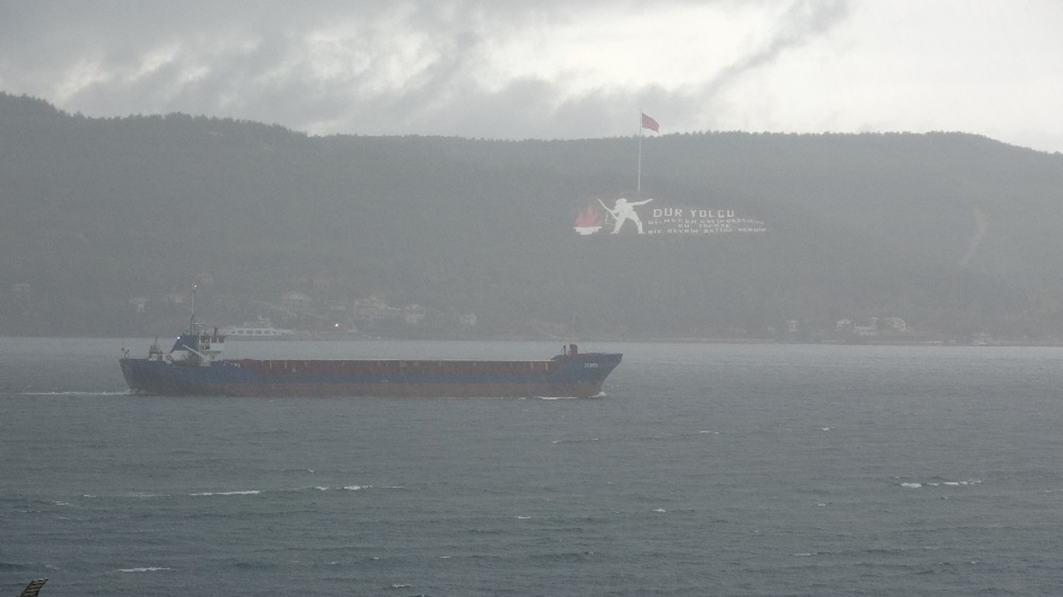 Yo�un sis nedeniyle �anakkale Bo�az� tek y�nl� transit gemi ge�i�lerine kapat�ld�