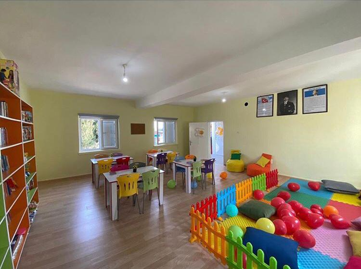 Hanife ��retmen kollar� s�vad� 15 y�ll�k depo k�t�phane oldu