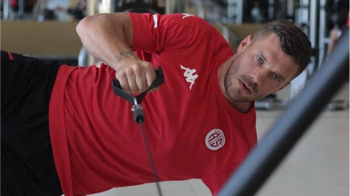 Podolski ilk 11'e dnyor