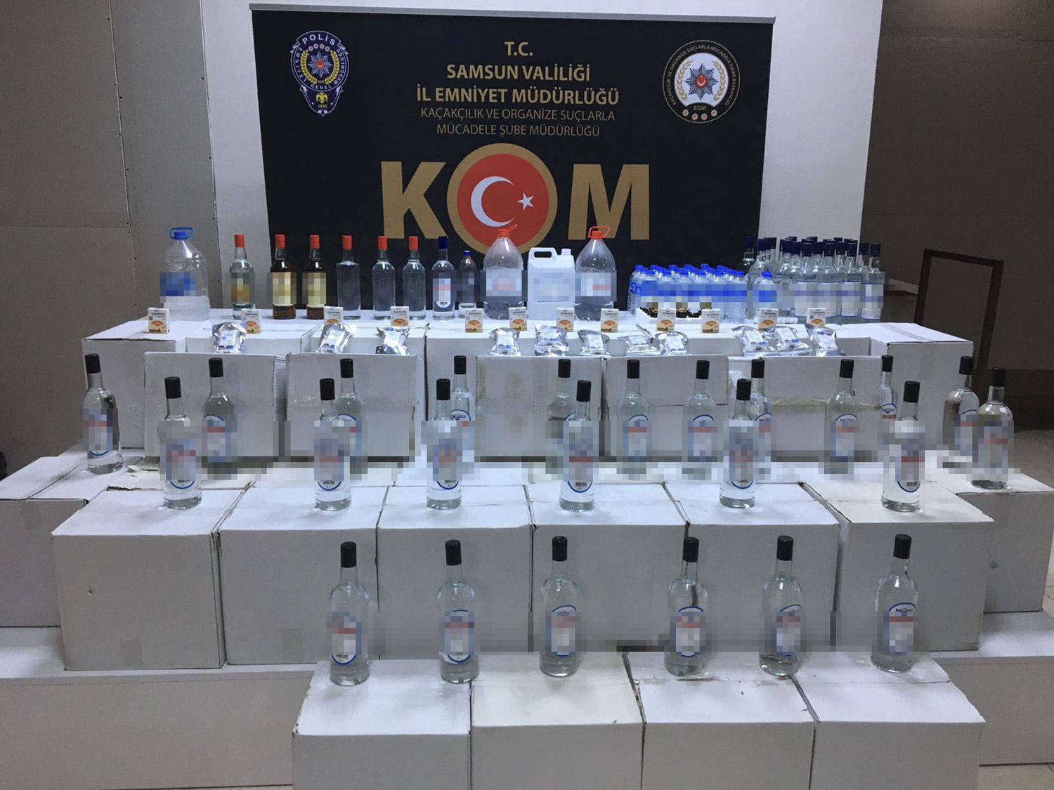 Samsun'da il genelinde e� zamanl� operasyon: 645 litre etil alkol ve 39 �i�e ka�ak i�ki ele ge�irildi
