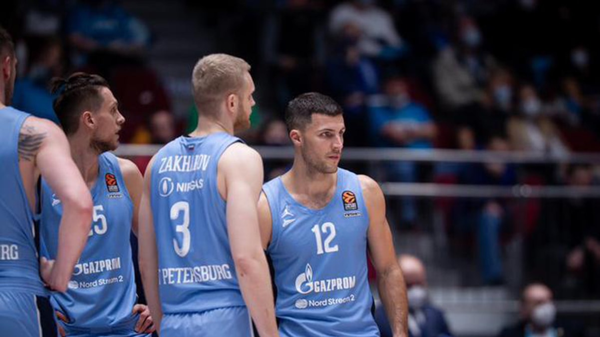 Zenit iki ma�ta h�kmen yenildi