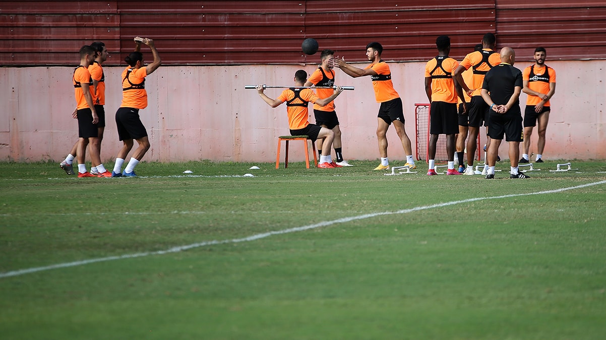 Adanaspor savunmas� ge�it vermiyor