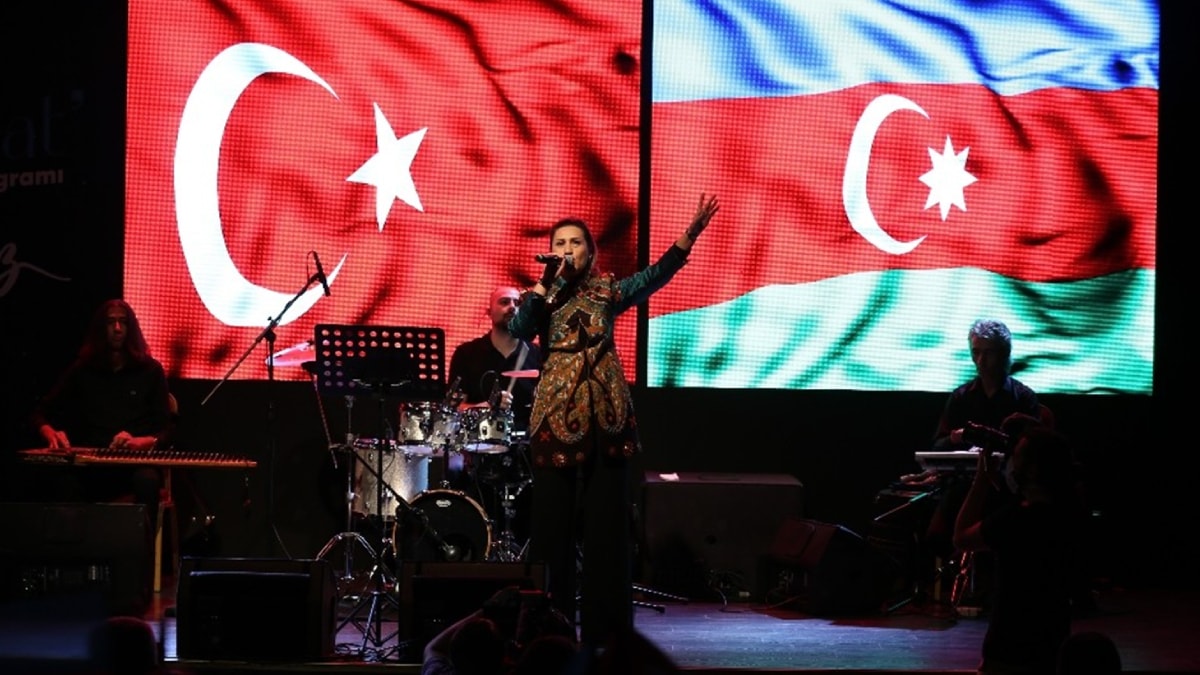 Azerin: Karaba'da rpnrd Karadeniz'i syleyeceim