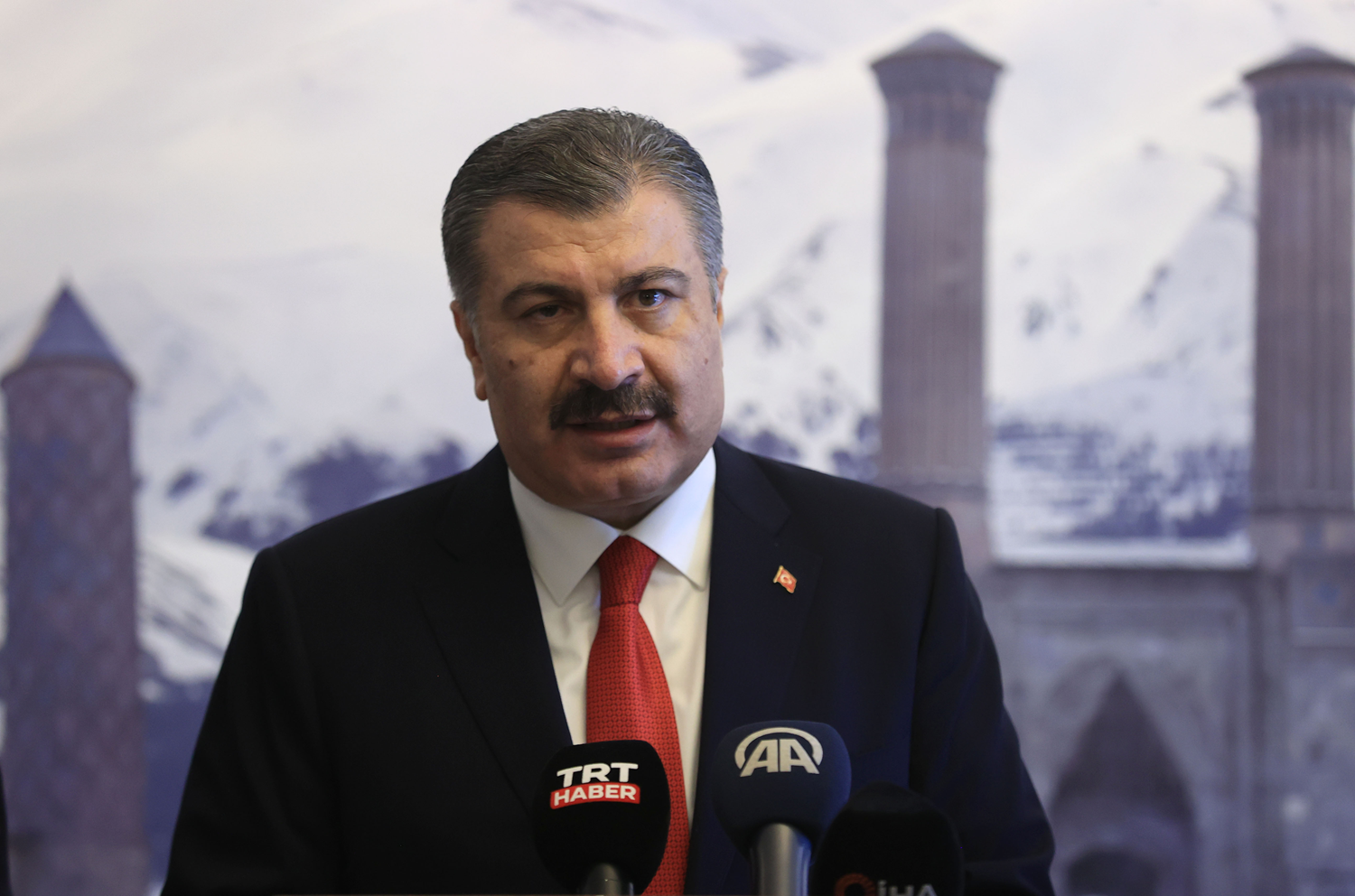 Bakan Koca: Son bir haftada �stanbul, Bursa ve baz� illerde vaka say�s�nda art�� e�ilimi var