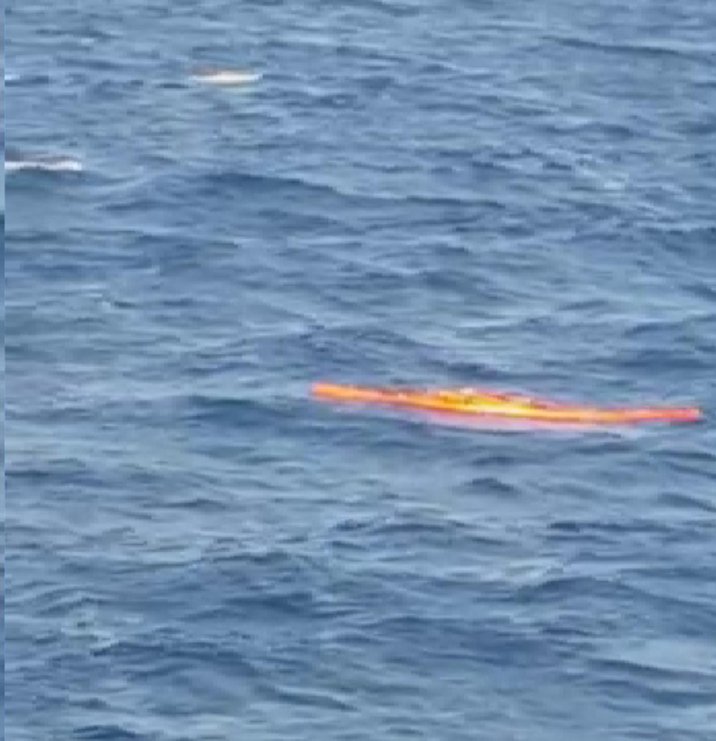 Marmara Denizi'nin ortas�nda mahsur kalm��t�, imdad�na deniz otob�s� yeti�ti