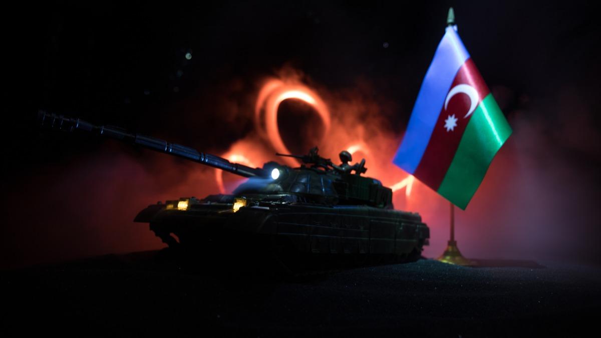 Azerbaycan vura vura ilerliyor: Savunma hatlar krld! 