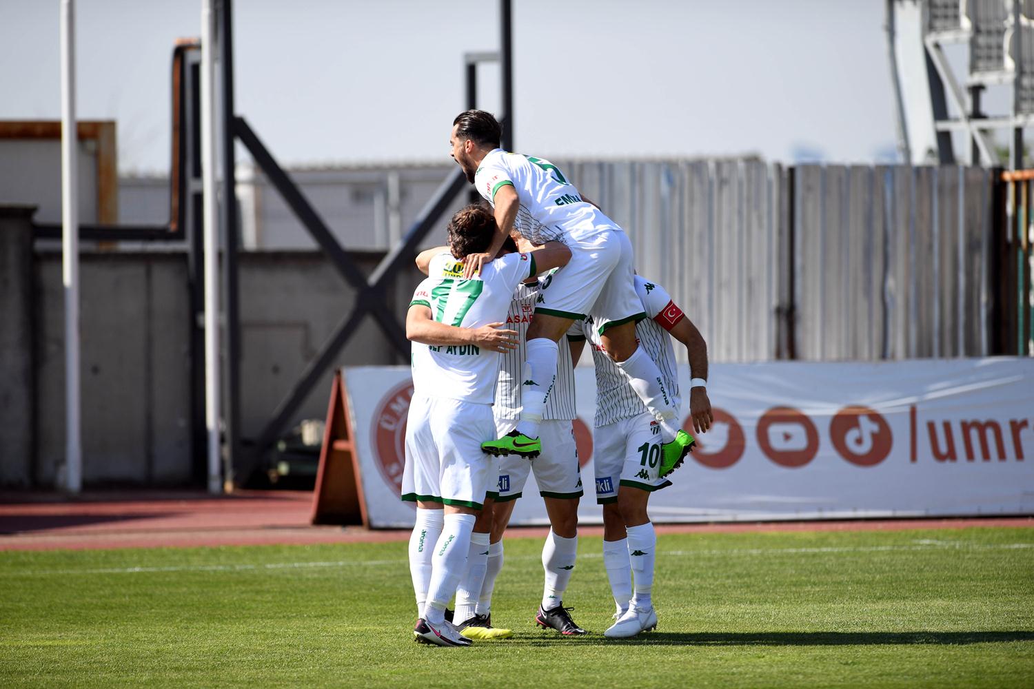 Bursaspor - Bal�kesirspor ma��nda savunma alarm�!