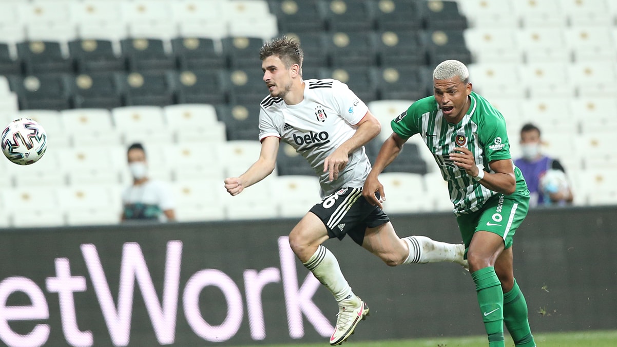 Be�ikta�'ta kalacak m�?