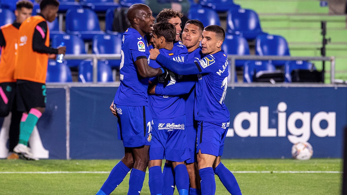 Enes �nall� Getafe'den Barcelona'ya a��r darbe