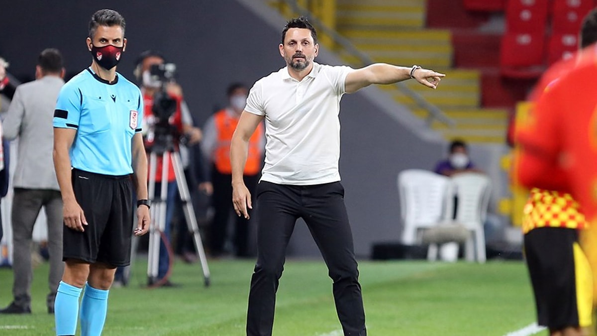 Erman Toro�lu: Erol Bulut'un kenardaki duru�unu be�enmiyorum