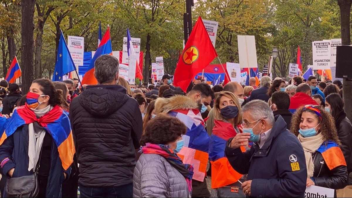 Paris'te terr rgt PKK'nn katlmyla Ermenistan'a destek gsterisi