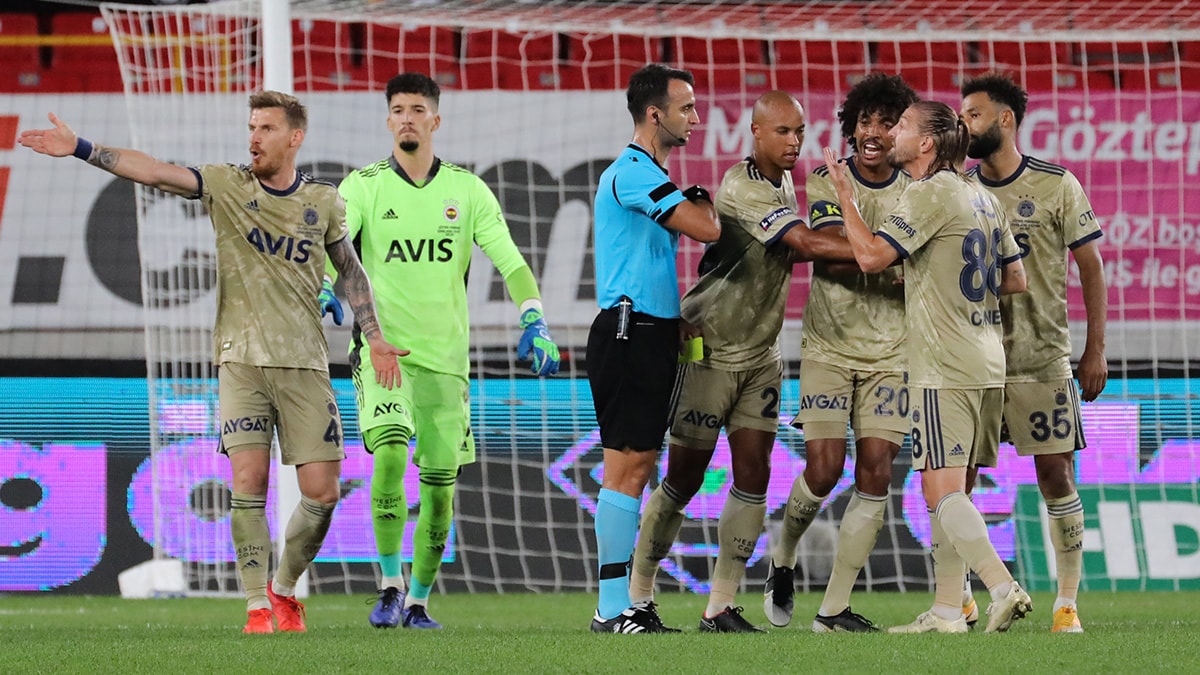 R.Dilmen: Penalt�yla uzaktan yak�ndan alakas� yok