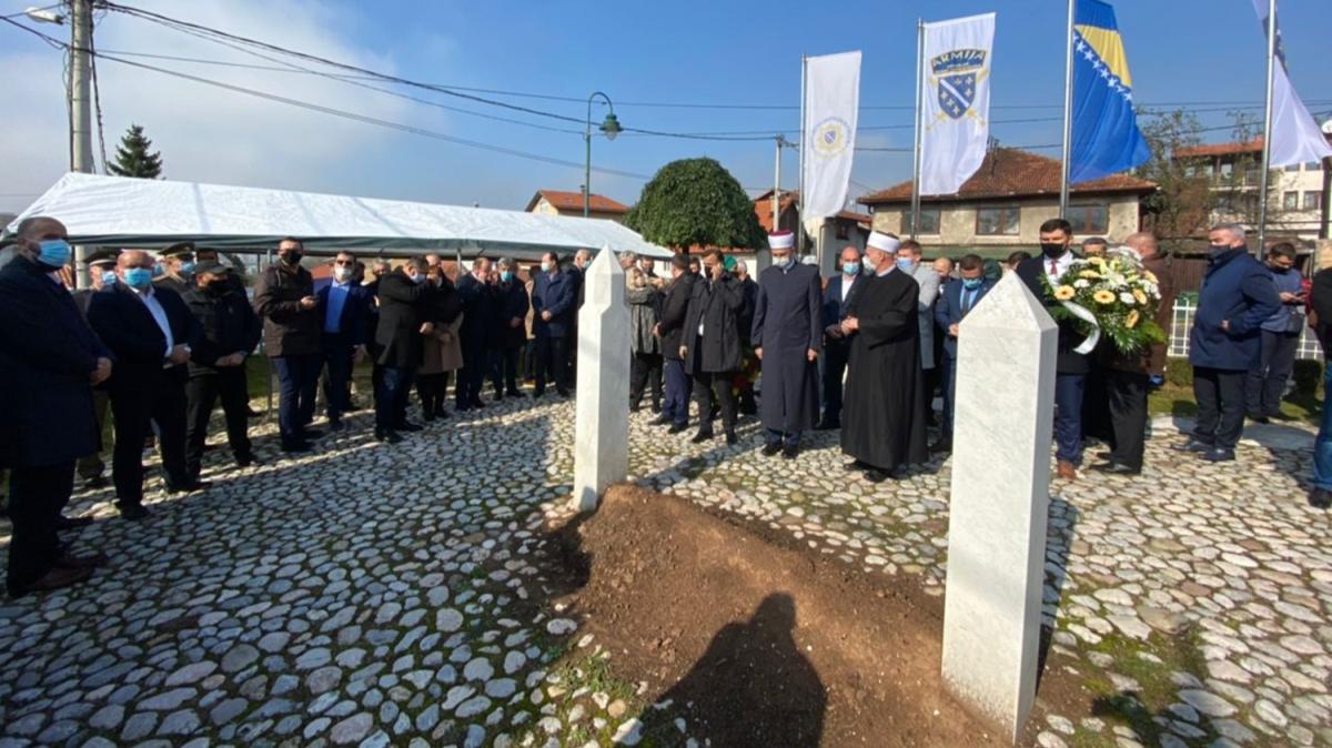 Aliya zetbegovi, vefatnn 17. ylnda kabri banda anld