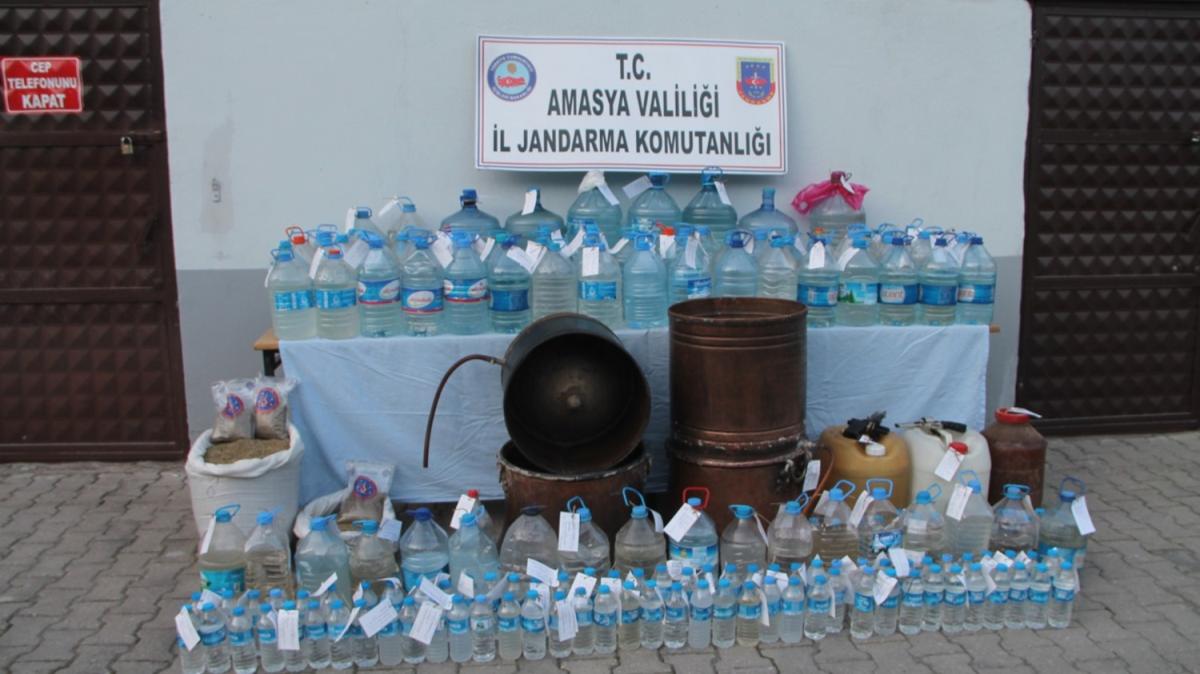 Amasya'da 4 bin 50 litre sahte iki ele geirildi: 4 pheli gzaltna alnd