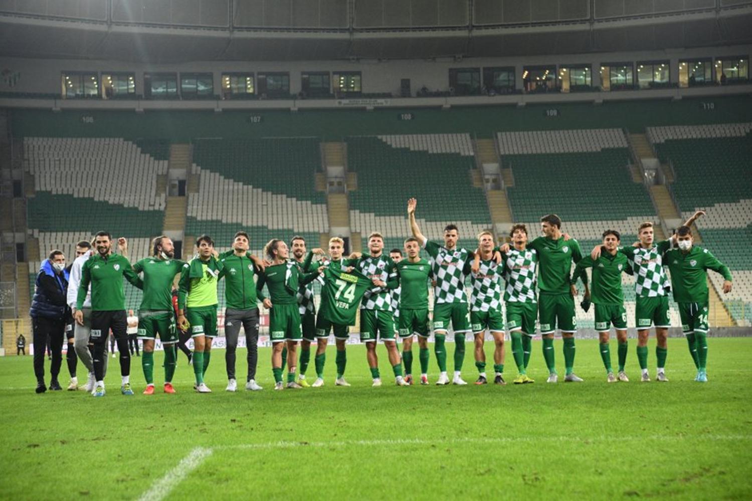 Bursaspor, evinde 3 puanla tan��t�