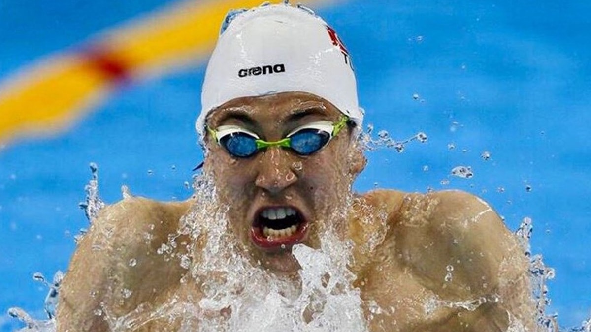 Milli y�z�c� Emre Sak�� 100 metre kurba�alamada ���nc� oldu