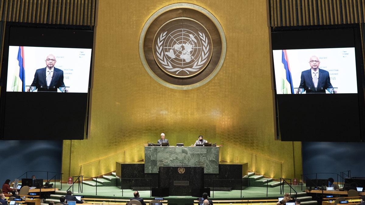 Morityus Babakan: ngilizler, Chagos Takmadalar konusunda ikiyzl davranyor