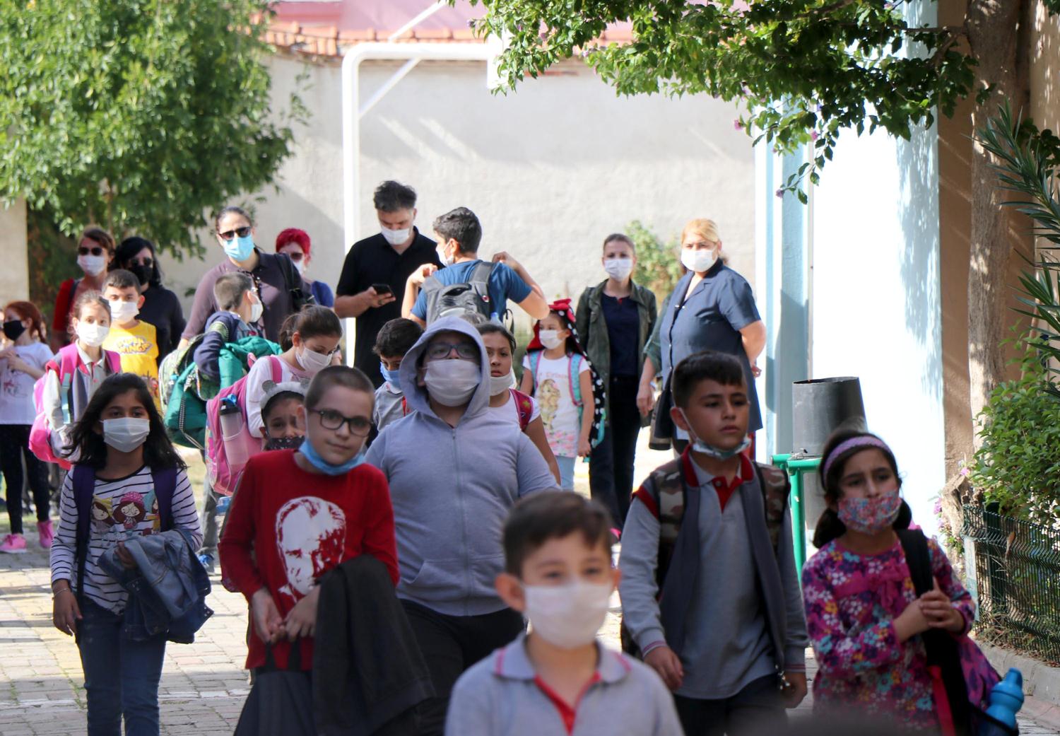 Uzmanlardan velilere 'maske' uyar�s�: Hastal�k bula�t�rma riski var