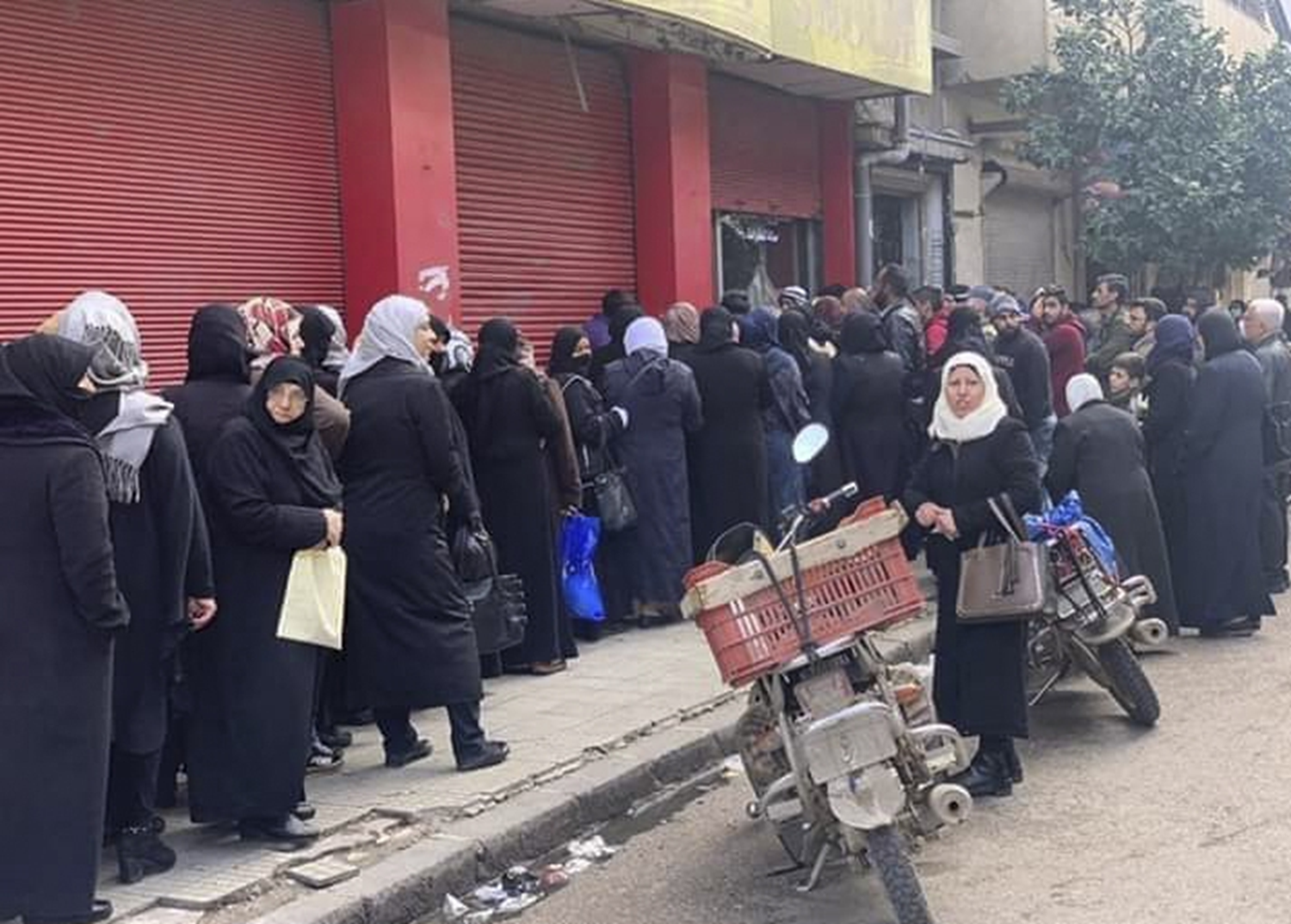 Esed rejiminin kontrol�ndeki b�lgelerde 'ekmek krizi' b�y�yor