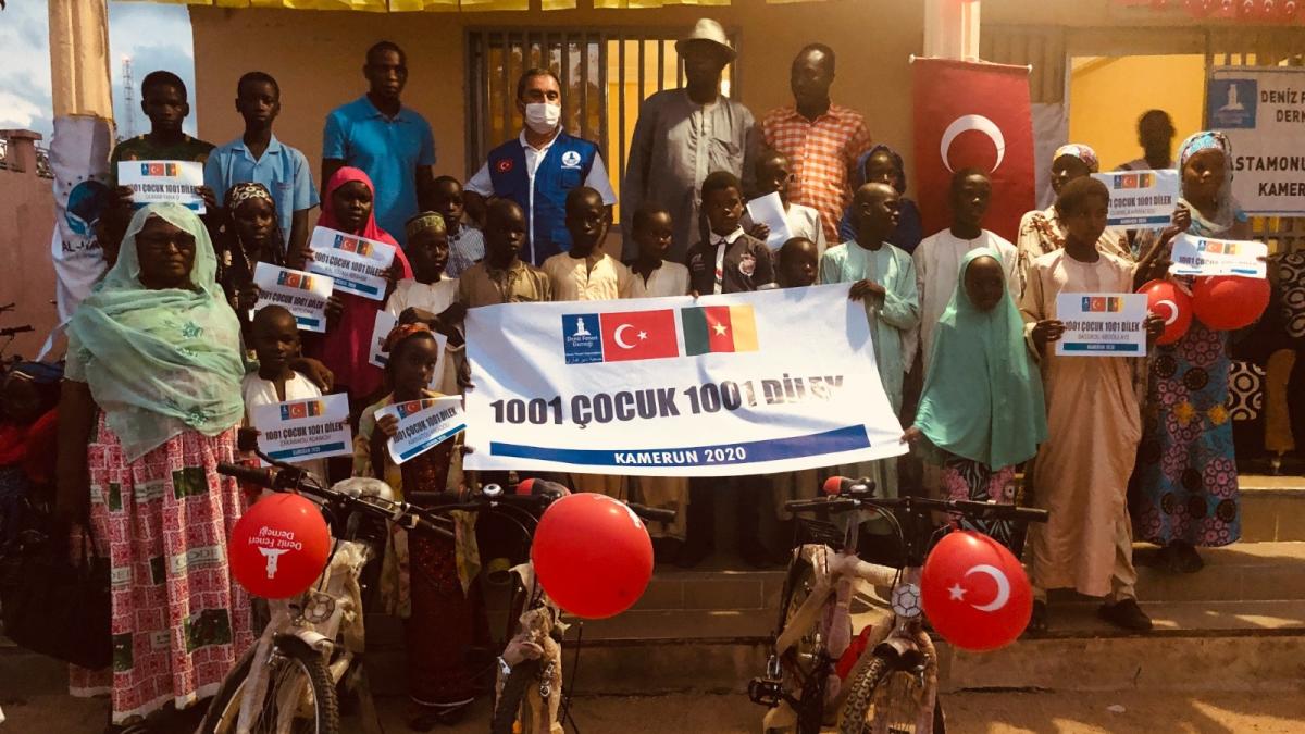 Trkiye iyilikte de dnyann drt bir yannda savayor: Kamerun'da gzler a, yetimler hayallerine kavuuyor