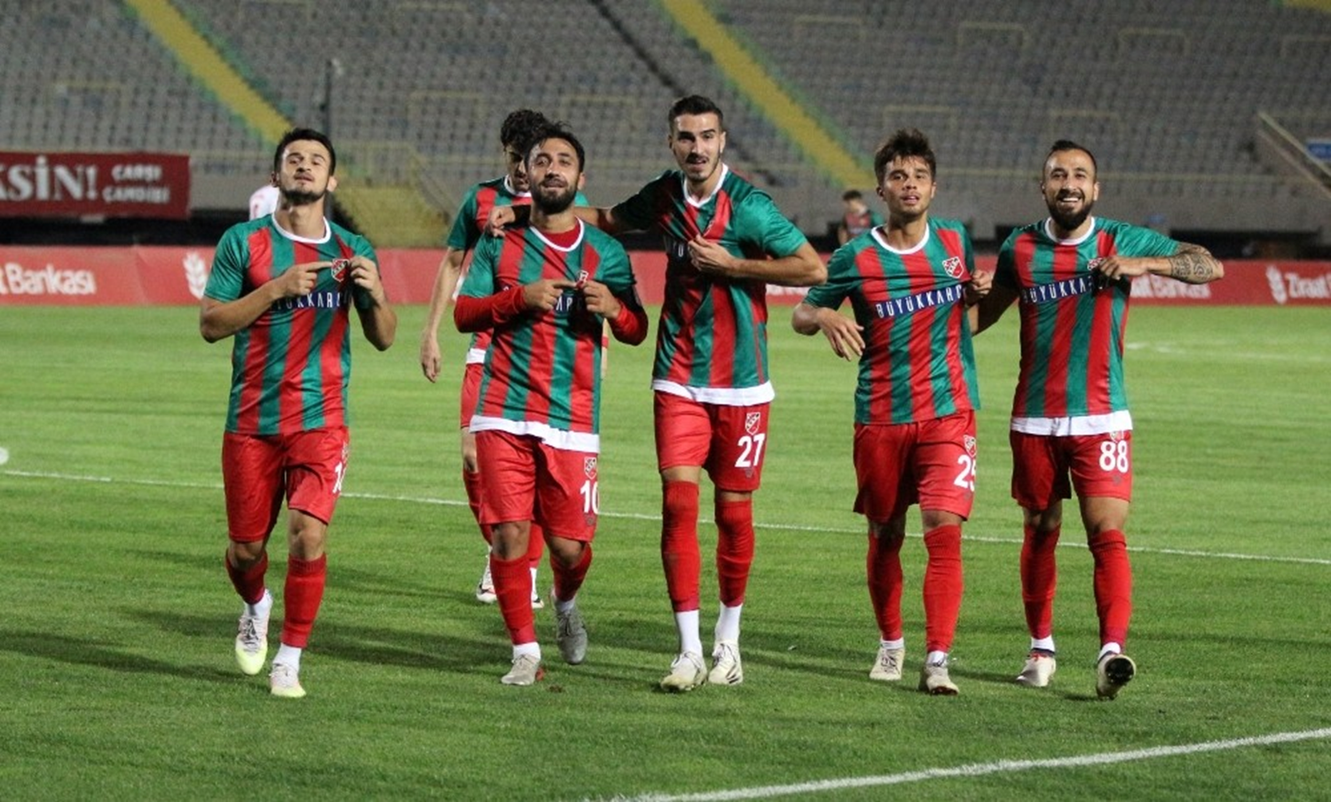 Kar��yaka ligde de kupada da f�rt�na gibi