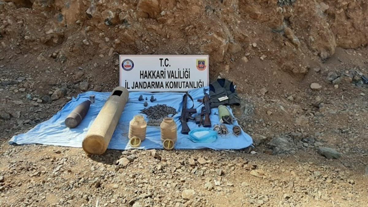 Hakkari'de PKK'nn inlerine girildi: Silah ve mhimmat ele geirildi