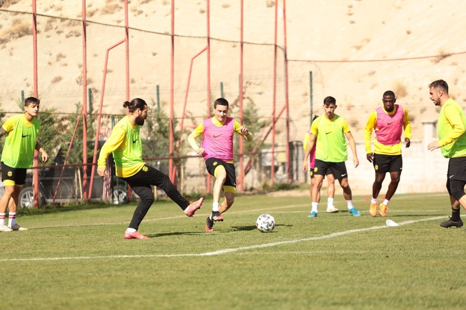 Yeni Malatyaspor'a Adem B�y�k ve Chebake'den k�t� haber