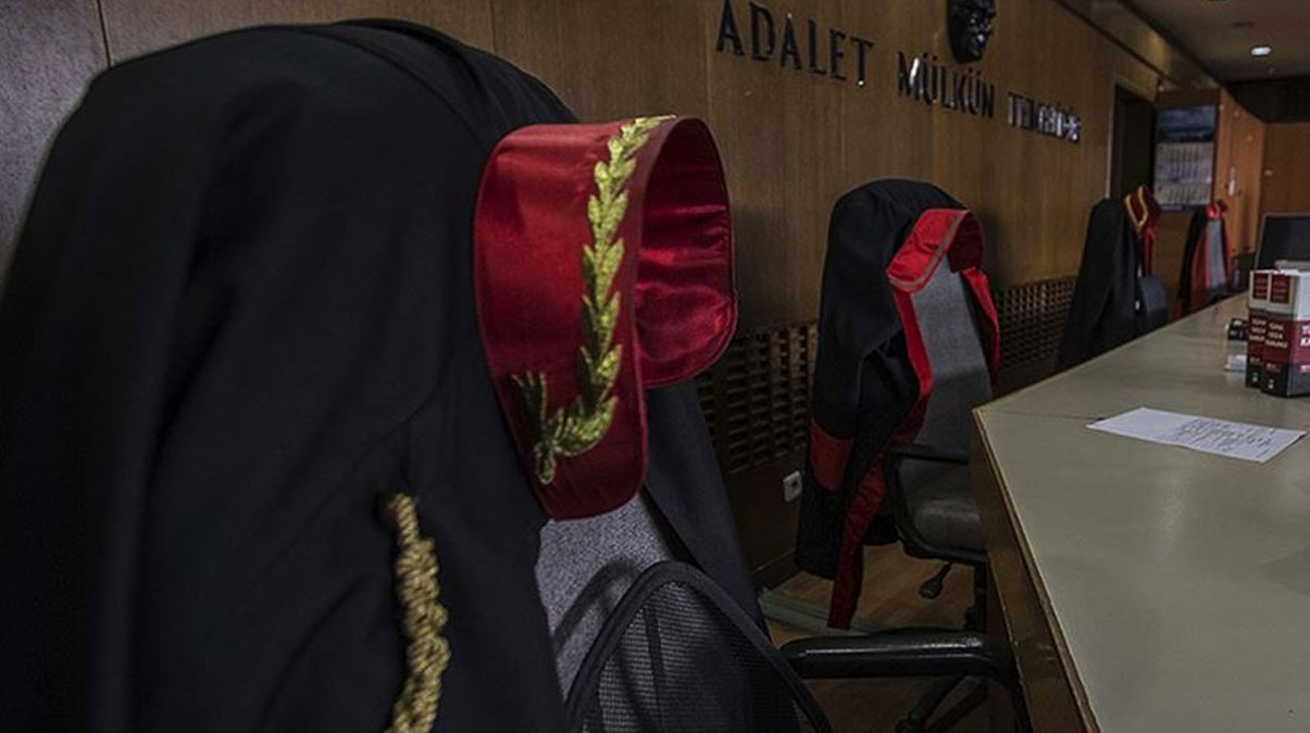FET�'den g�zalt�na al�nan 3 eski yarg� mensubu adli kontrolle serbest b�rak�ld�