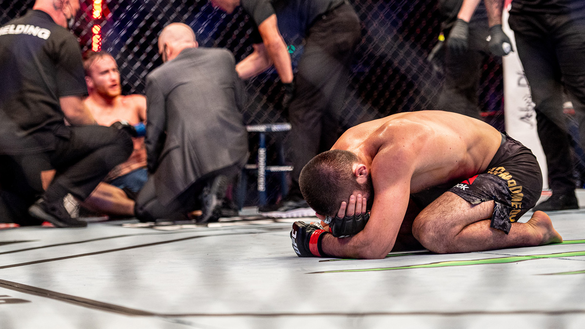 Khabib Nurmagomedov kariyerine nokta koydu