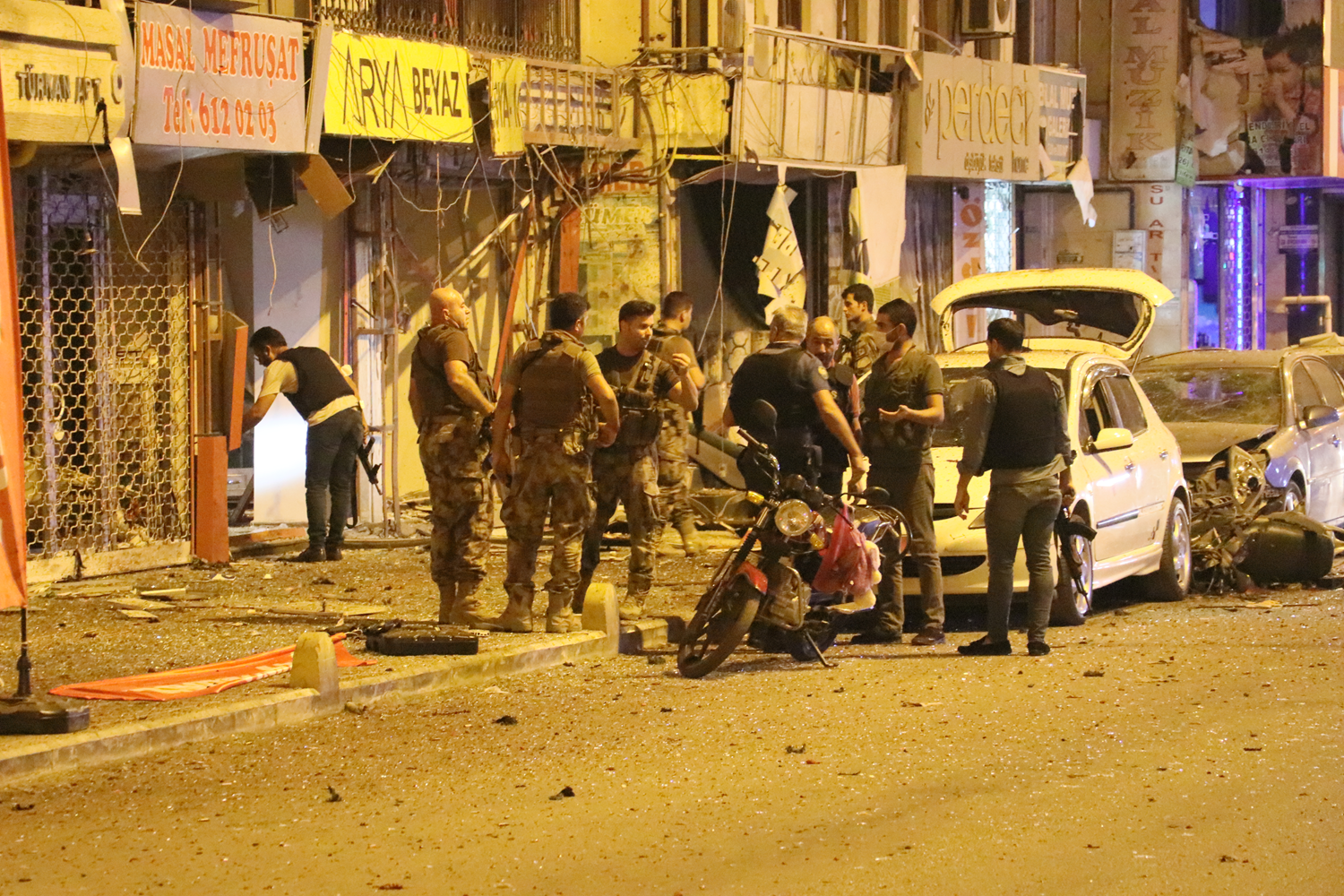 Hatay'da korkutan patlama! �ki ter�rist etkisiz hale getirildi