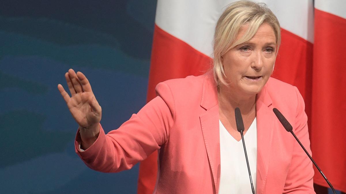 Le Pen'den skandal barts ars: Yasaklansn