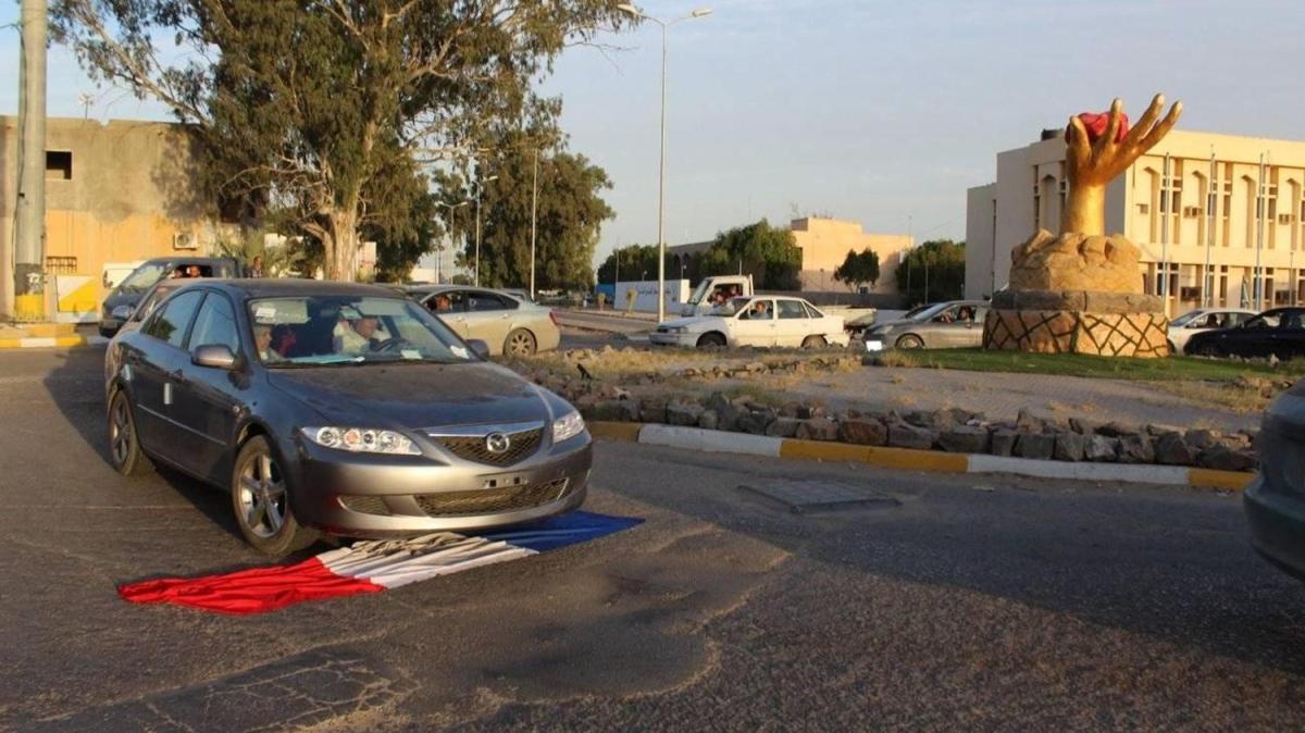 Libya'da Fransa'y byle protesto ettiler