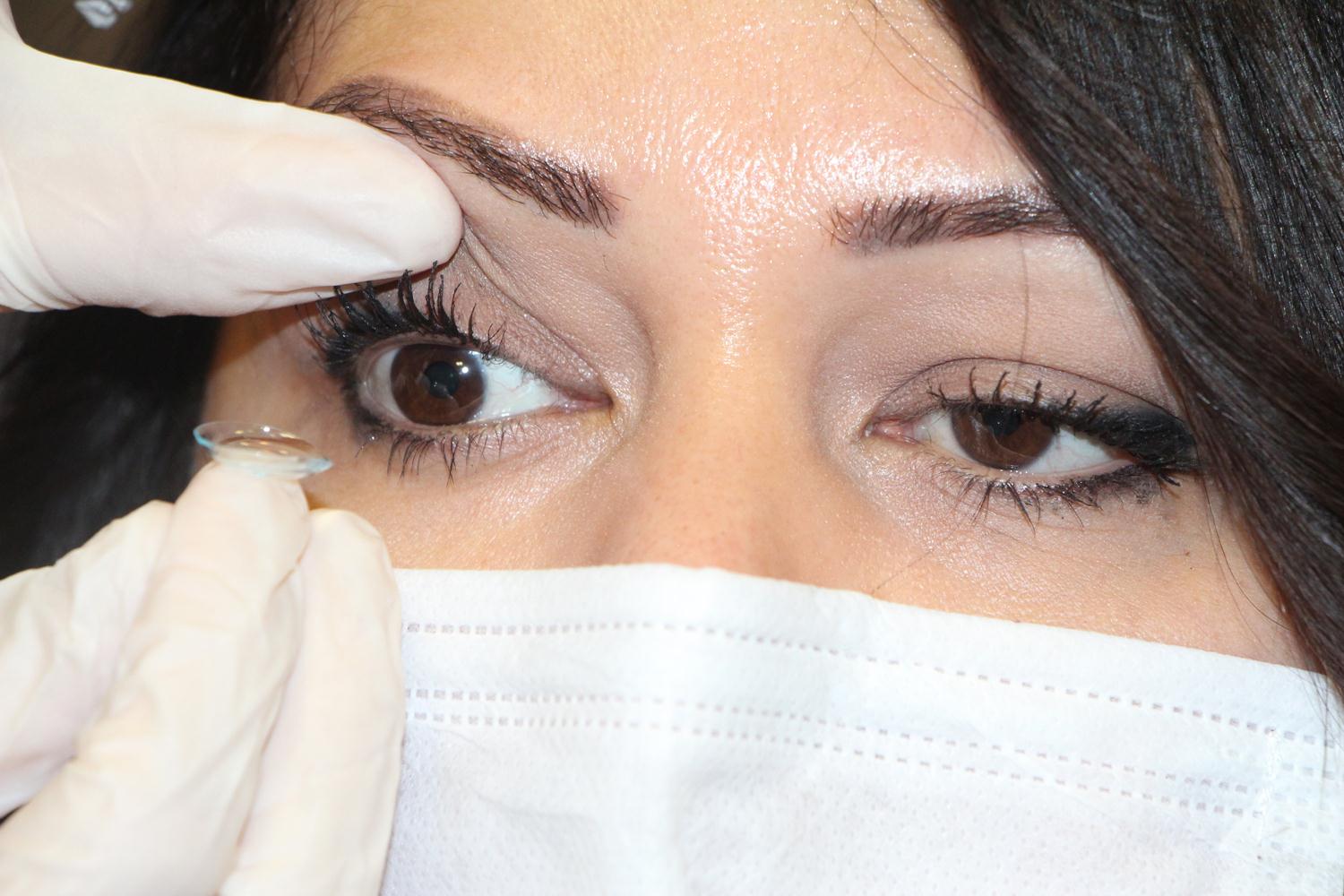 Uzmanlardan koronavir�s s�recinde 'lens hijyeni' uyar�s�