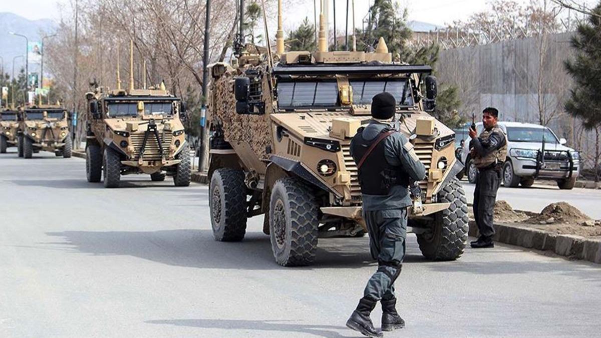Afganistan'da polis merkezine saldr: 2 l