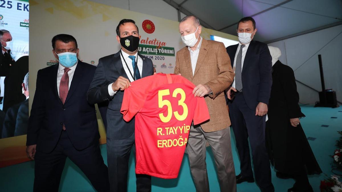 Cumhurbakan Erdoan'a Yeni Malatyaspor formas