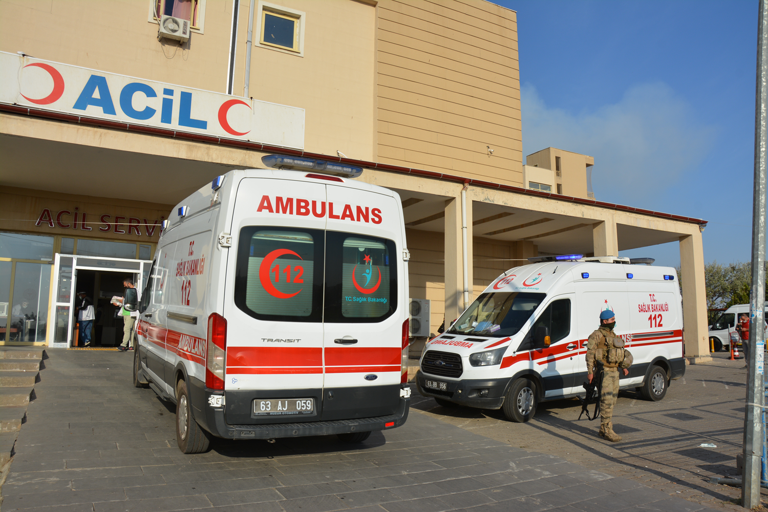 �ki aile aras�nda ��kan kavgada 4 ki�i yaraland�