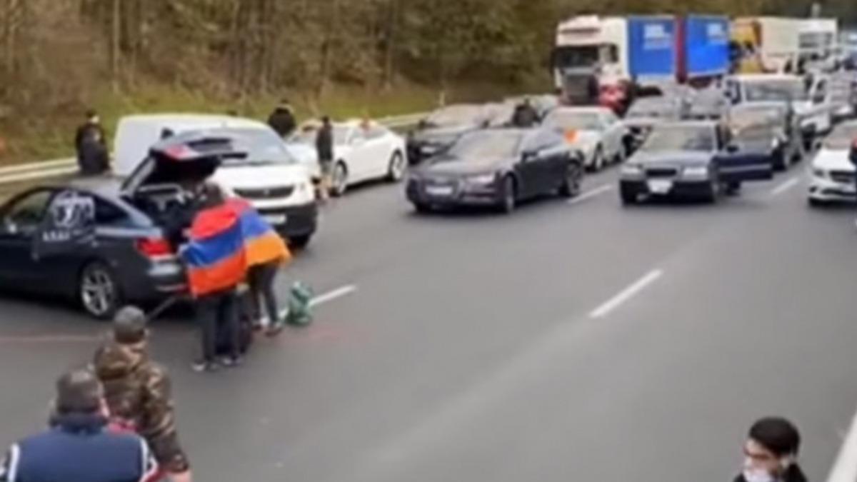 Fransa'da Ermeni protestocular Trklere saldrd: 5 yaral