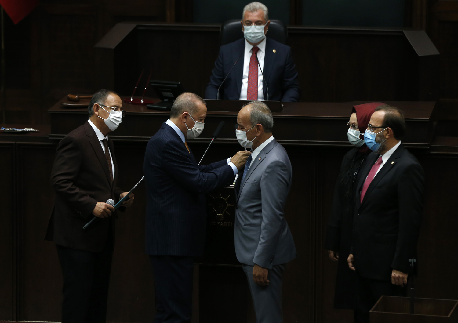 Partilerinden istifa ederek AK Parti'ye kat�ld�lar
