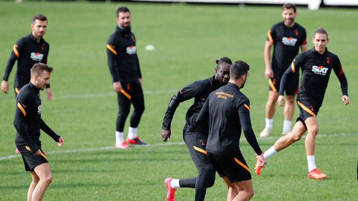 Galatasarayl futbolcuda koronavirs tespit edildi