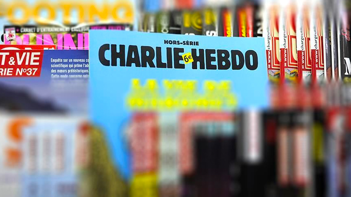 Charlie Hebdo karikat�r�n� s�n�fta g�sterdi, a���a al�nd�