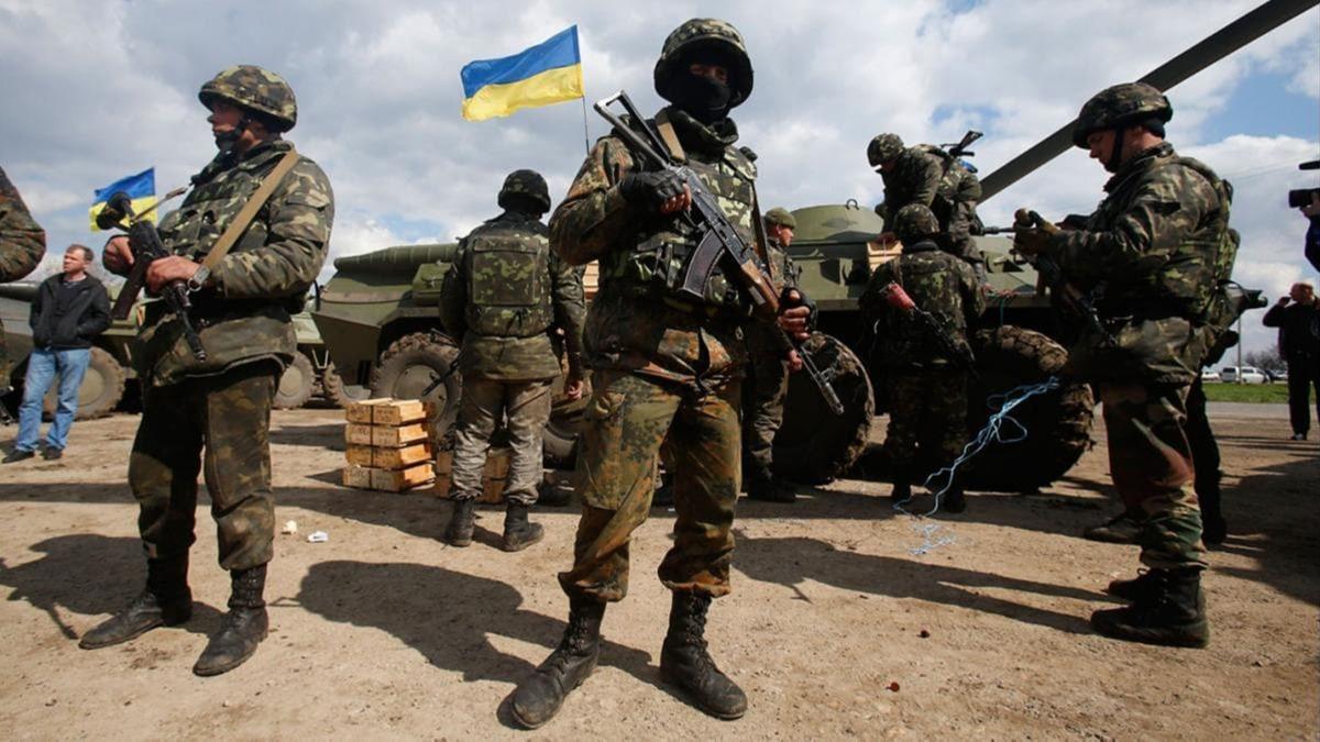 Donbas'ta iki Ukrayna askeri ld
