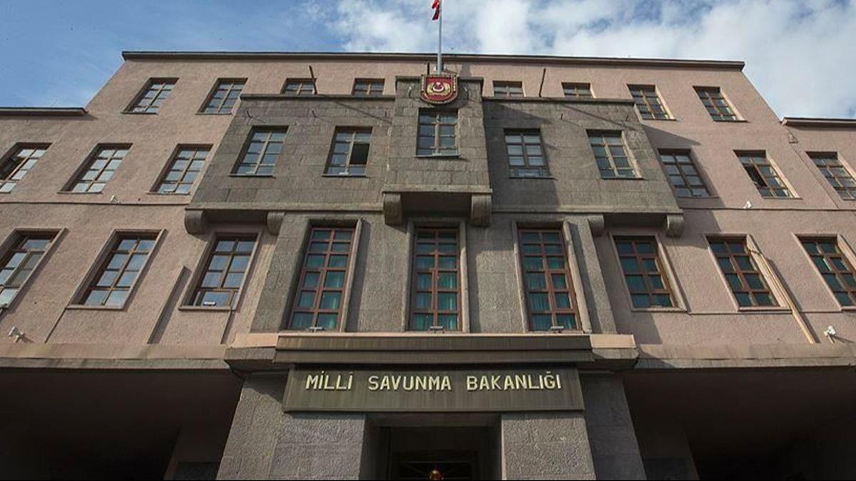 MSB, AFAD personelini tayan iki TSK uann Diyarbakr'dan zmir'e hareket ettiini bildirdi