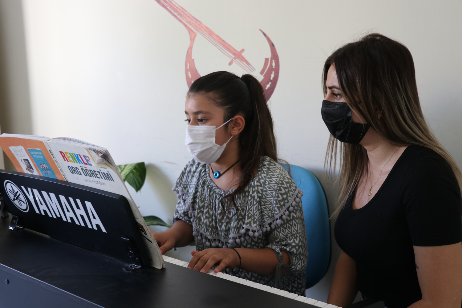 Ter�rden ar�nd�r�lan ��rnak'ta gen�ler sanatla b�y�yor